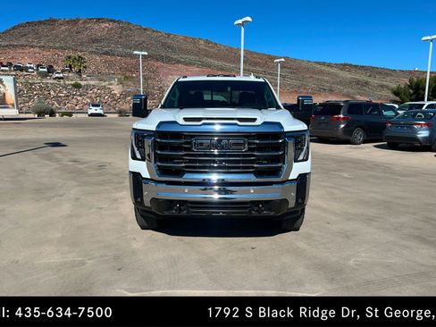 Used 2024 GMC Sierra 2500 SLT w/ SLT Premium Package image 8