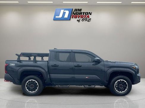 Used 2025 Toyota Tacoma TRD Off-Road AWD/4WD image 4