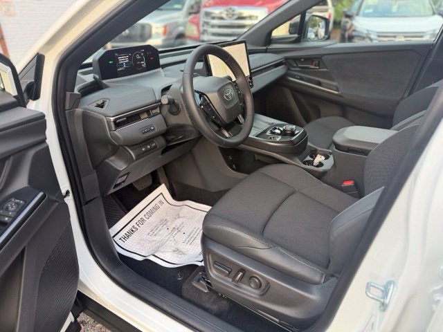 Used 2026 Toyota C-HR AWD/4WD image 9