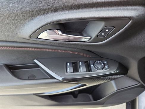 Certified 2024 Chevrolet Trax RS w/ Sunroof Package image 17