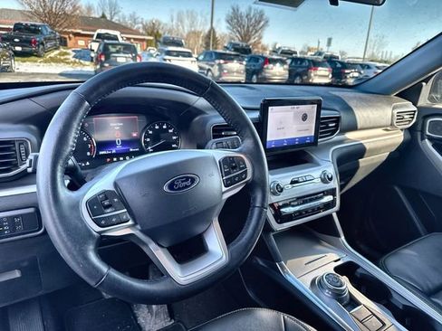Used 2021 Ford Explorer XLT w/ Equipment Group 202A image 14