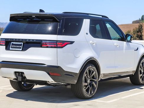 New 2025 Land Rover Discovery Dynamic SE image 8