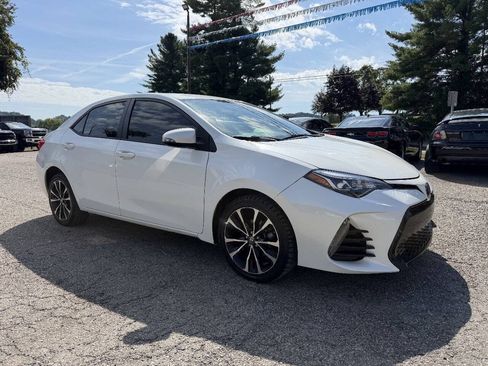 Used 2017 Toyota Corolla SE FWD image 3