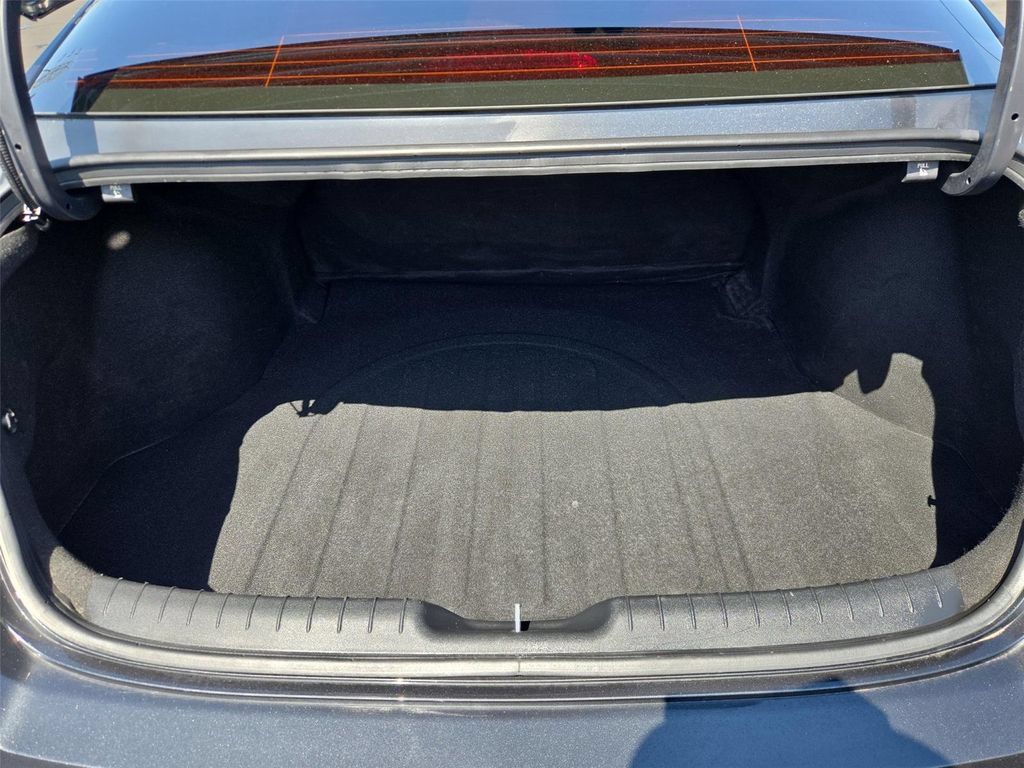 Used 2022 Hyundai Elantra SE w/ Cargo Package FWD image 15