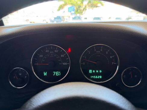 Used 2013 Jeep Wrangler Unlimited Sahara w/ Dual Top Group AWD/4WD image 8