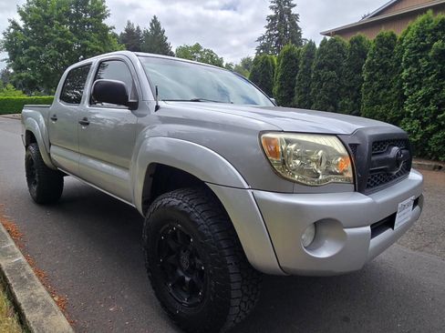Used 2011 Toyota Tacoma 4x4 Double Cab w/ TRD Off-Road Pkg w/JBL Audio image 7