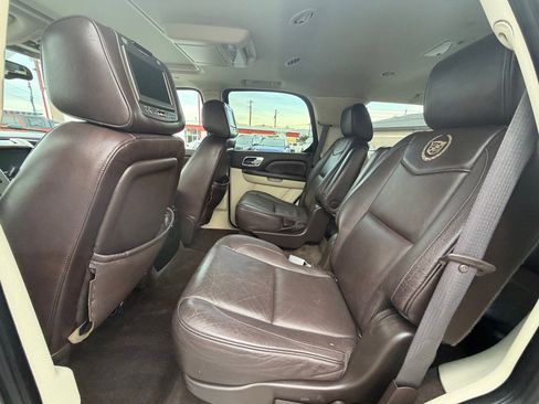 Used 2011 Cadillac Escalade Platinum image 10