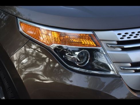 Used 2015 Ford Explorer XLT w/ Equipment Group 202A FWD image 44