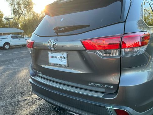 Used 2019 Toyota Highlander Limited Platinum image 24