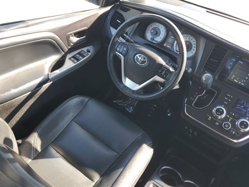 Certified 2016 Toyota Sienna SE FWD image 16