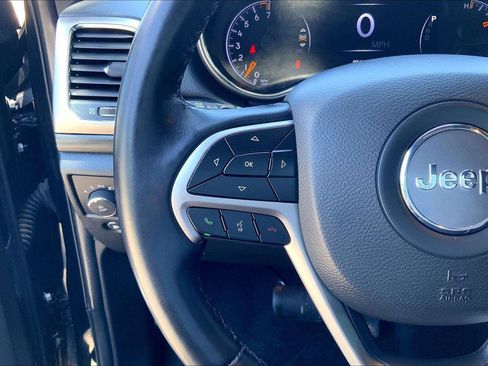 Certified 2022 Jeep Grand Cherokee Laredo X AWD/4WD image 18