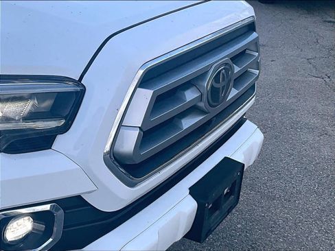 Used 2021 Toyota Tacoma Limited AWD/4WD image 5