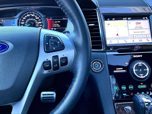 Used 2017 Ford Taurus SHO image 24