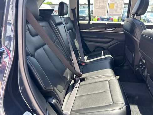 Used 2023 Jeep Grand Cherokee Limited AWD/4WD image 37