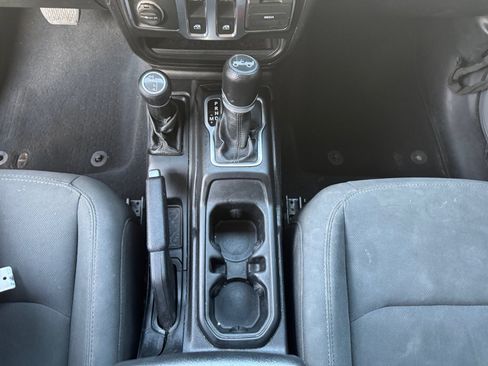 Used 2019 Jeep Wrangler Sport AWD/4WD image 18