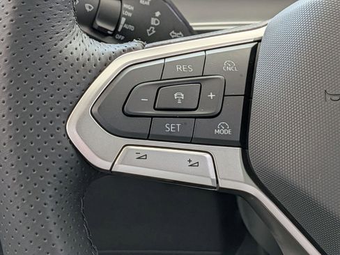 New 2026 Volkswagen Tiguan SE R-Line FWD image 17