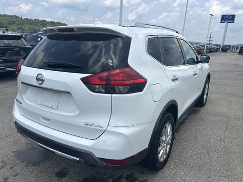 Used 2017 Nissan Rogue SV AWD/4WD image 3