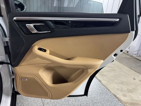 Used 2018 Porsche Macan AWD/4WD image 45