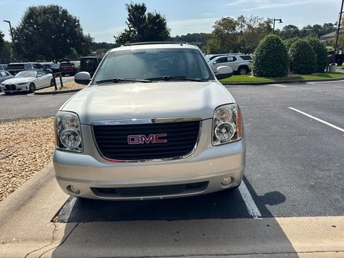 Used 2011 GMC Yukon SLT w/ SLT-2 Equipment Package RWD image 3