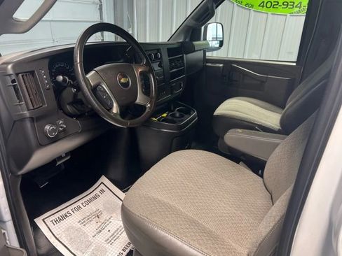 Used 2019 Chevrolet Express 2500 w/ Enhanced Convenience Package image 7