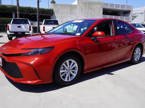 Certified 2025 Toyota Camry LE FWD image 4