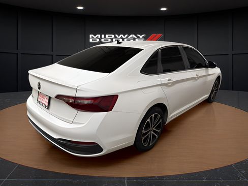 Used 2023 Volkswagen Jetta Sport FWD image 4