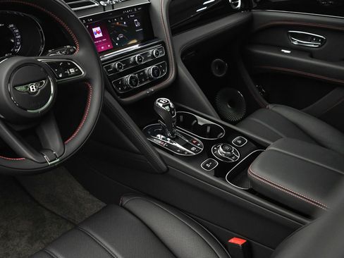New 2025 Bentley Bentayga image 35