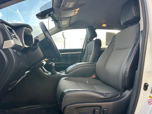 Used 2018 Toyota Highlander Plus w/ Protection Package #3 image 10