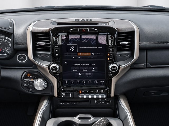 Used 2019 RAM 1500 Laramie AWD/4WD image 17