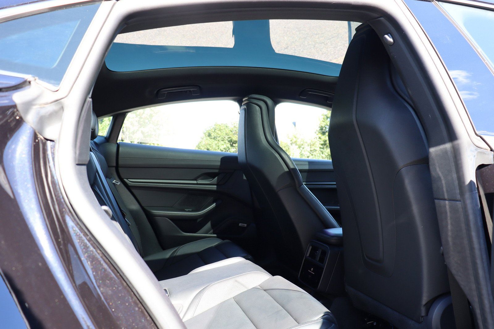 Used 2022 Porsche Taycan 4S AWD/4WD image 16