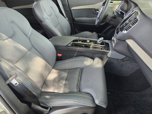 Used 2025 Volvo XC90 T8 Ultra w/ Lounge Package image 16