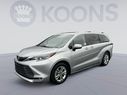Used 2023 Toyota Sienna Platinum image 1