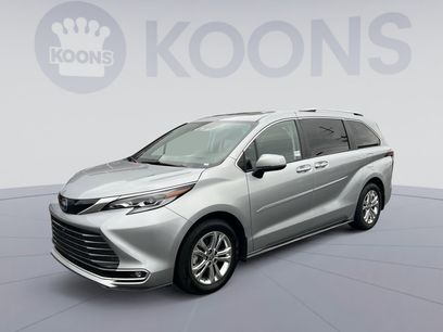 Used 2023 Toyota Sienna Platinum