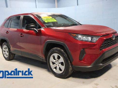 Used 2022 Toyota RAV4 LE image 1