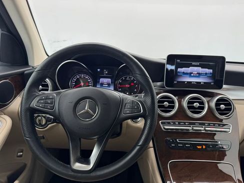 Used 2019 Mercedes-Benz GLC 300 image 3