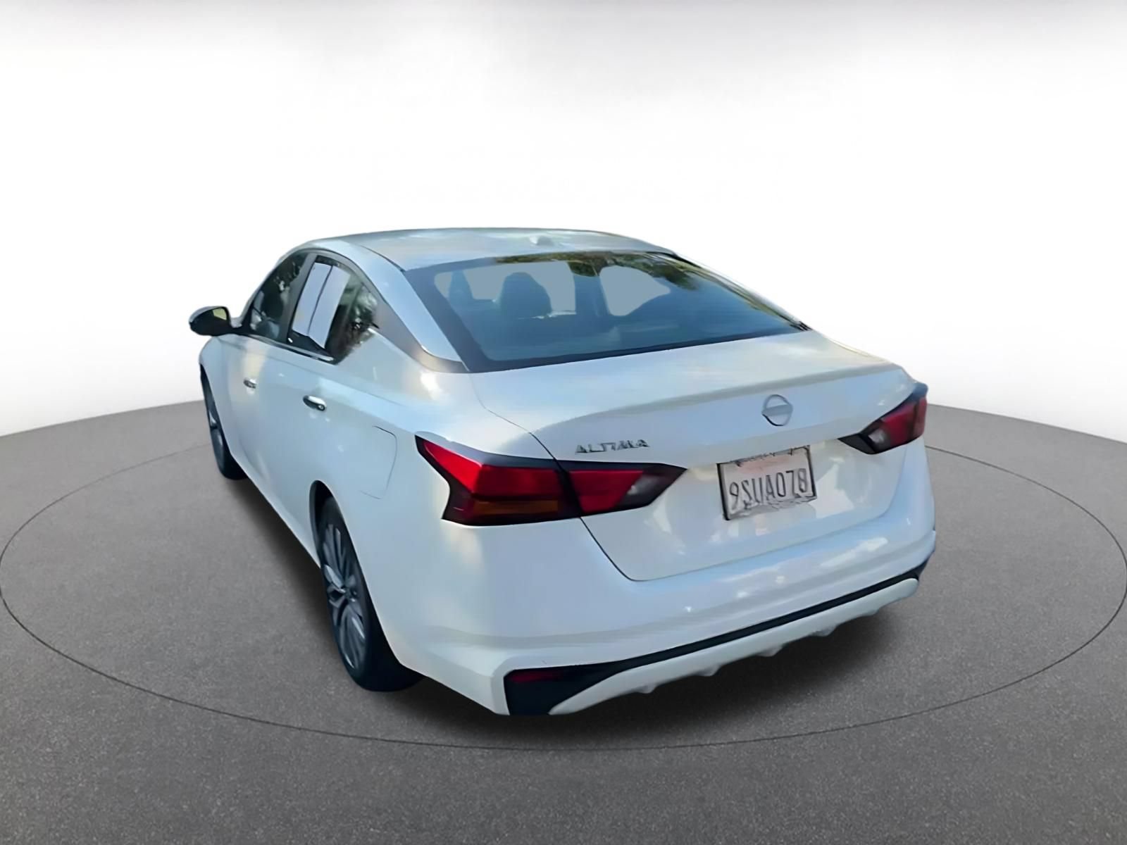 Used 2025 Nissan Altima 2.5 SV FWD image 10