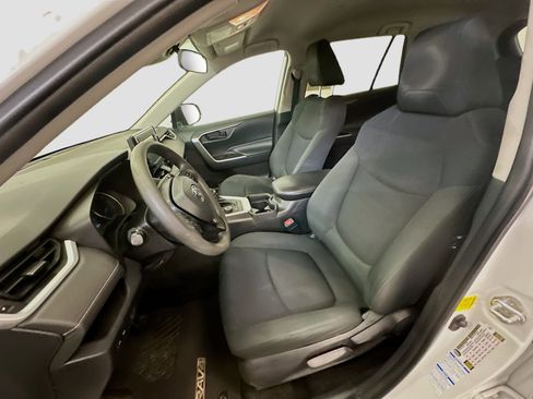 Used 2019 Toyota RAV4 LE image 13