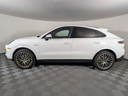 Certified 2023 Porsche Cayenne Platinum Edition AWD/4WD image 2