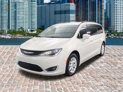 Used 2020 Chrysler Pacifica Touring w/ Advanced Safetytec Group