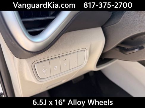 Certified 2025 Kia Soul LX w/ LX Technology Package FWD image 16