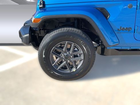 New 2026 Jeep Gladiator Sport AWD/4WD image 12