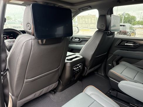 New 2026 GMC Yukon AT4 w/ AT4 Premium Plus Package AWD/4WD image 8