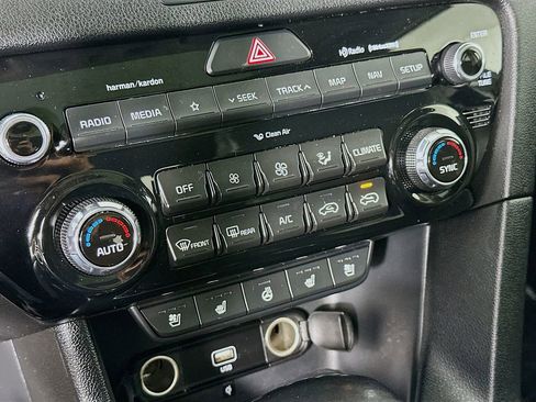 Used 2020 Kia Sportage EX w/ EX Technology Package FWD image 22
