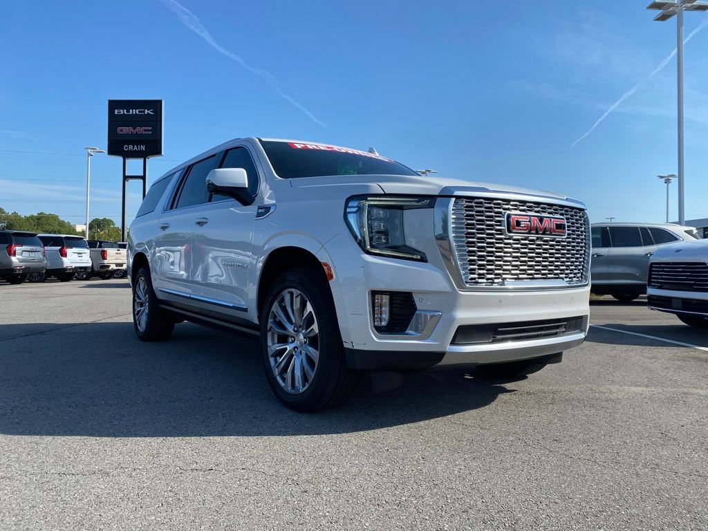 Used 2022 GMC Yukon XL Denali w/ Max Trailering Package AWD/4WD image 4