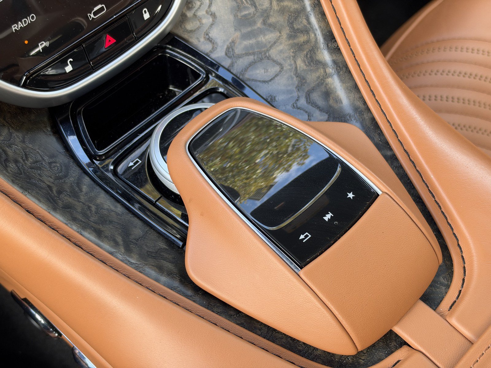 Used 2023 Aston Martin DB11 Coupe RWD image 27