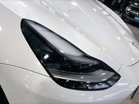 Used 2023 Tesla Model Y AWD image 34