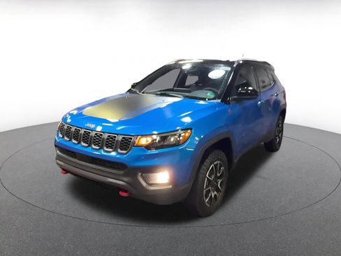 Used 2025 Jeep Compass Trailhawk image 7