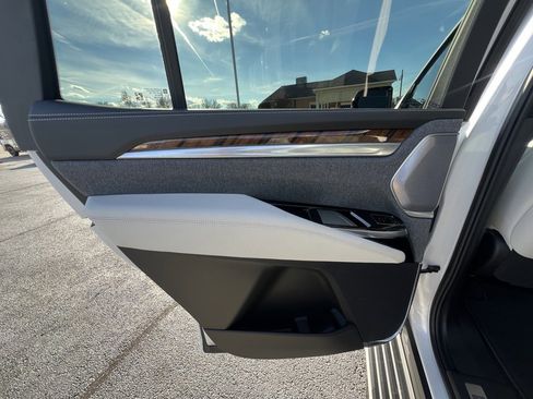 Certified 2025 Cadillac Escalade Sport Platinum image 18