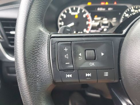 Used 2021 Nissan Rogue S image 32