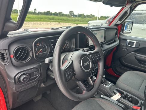 Used 2024 Jeep Wrangler Unlimited Rubicon AWD/4WD image 13